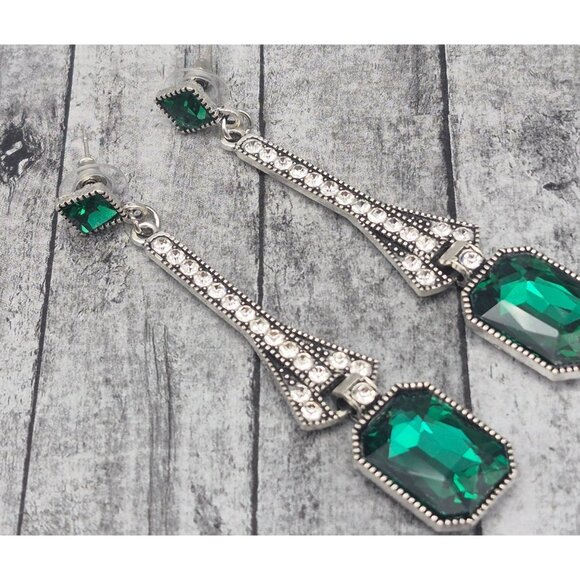 NWOT Silver Tone & Emerald Green Drop Dangle Runway Earrings 3" Pierced Statemen - Picture 5 of 9